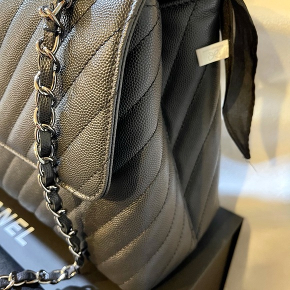 ❌SOLD❌💯Authentic Chanel Caviar Coco Handle Medium - Picture 2 of 15